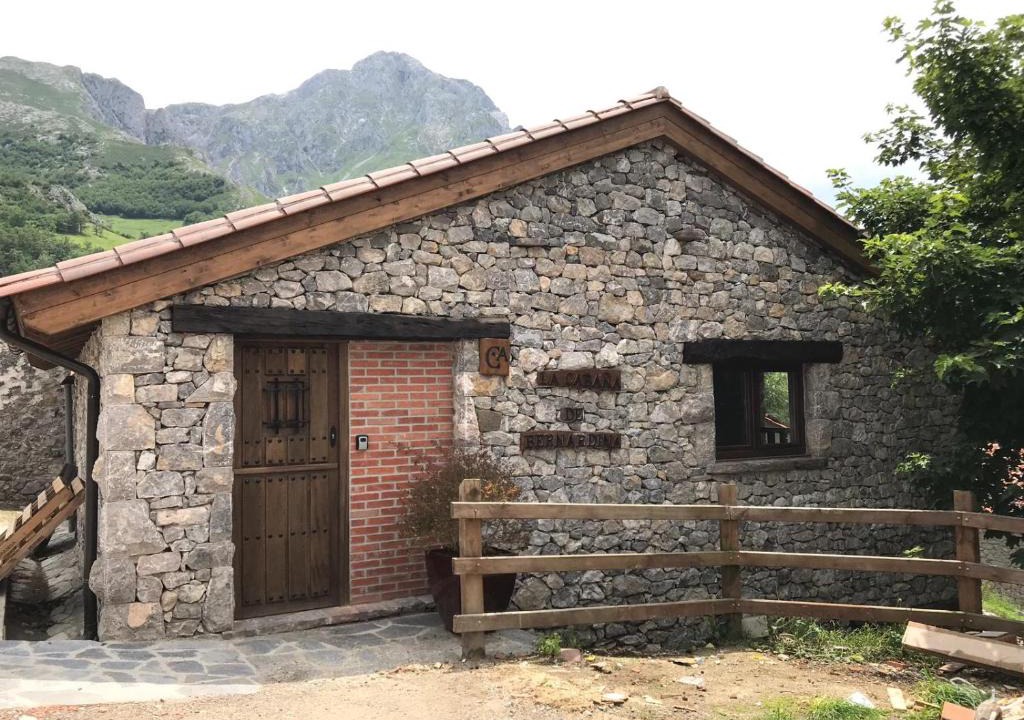 Sotres House | La Cabaña de Bernardina