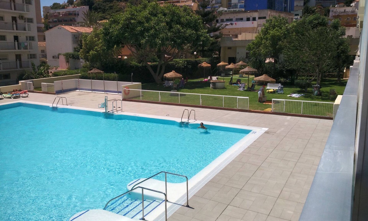 Carihuela Apartment | La Carihuela, 3 bedrooms, 50 m from the beach, bright, large swimming pool, Netflix