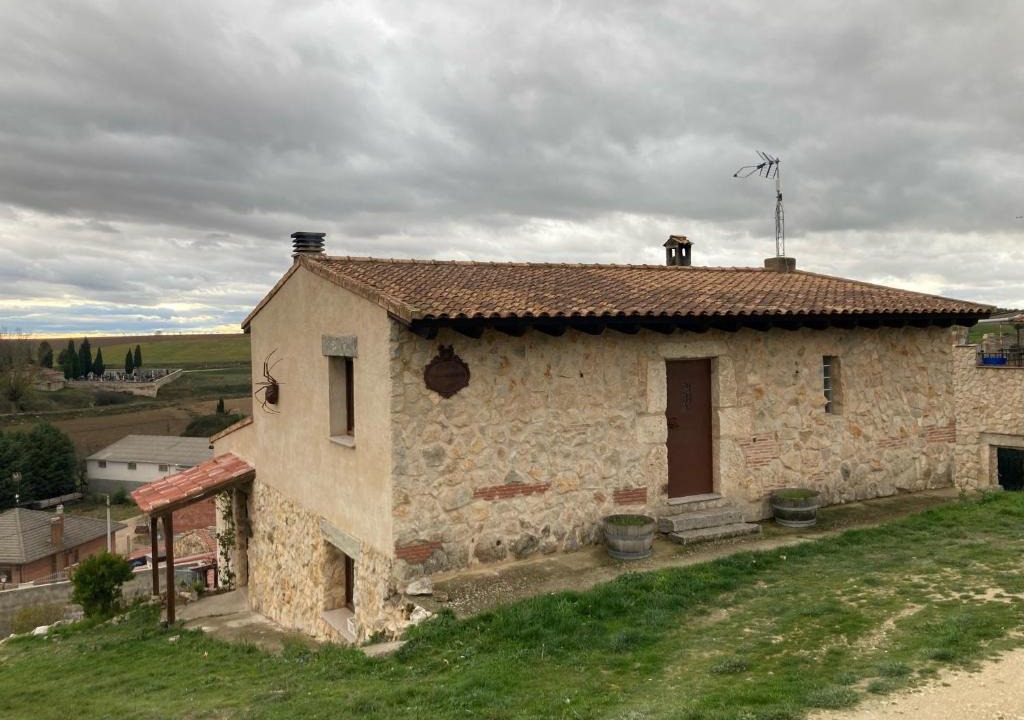Tubilla del Lago House | La Casa de la Colina