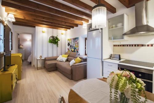 Jewish Quarter Apartment | La Casa del Tránsito - Living Toledo