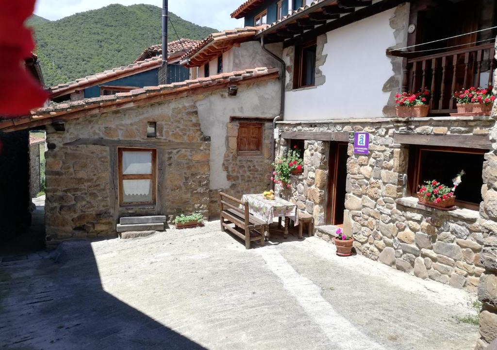 Ojedo House | LA CASUCA Y LA CABAÑA