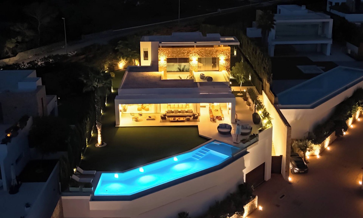 Port des Torrent Villa | La Hacienda Spacious 6-bedroom villa in gated community with sunset views