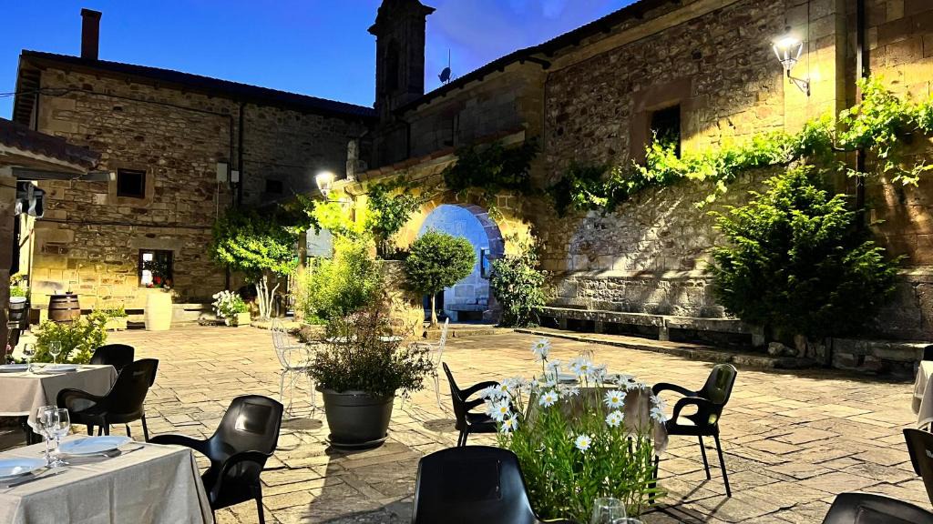 Santa Maria de Nava Hotel | La Posada Del Santuario