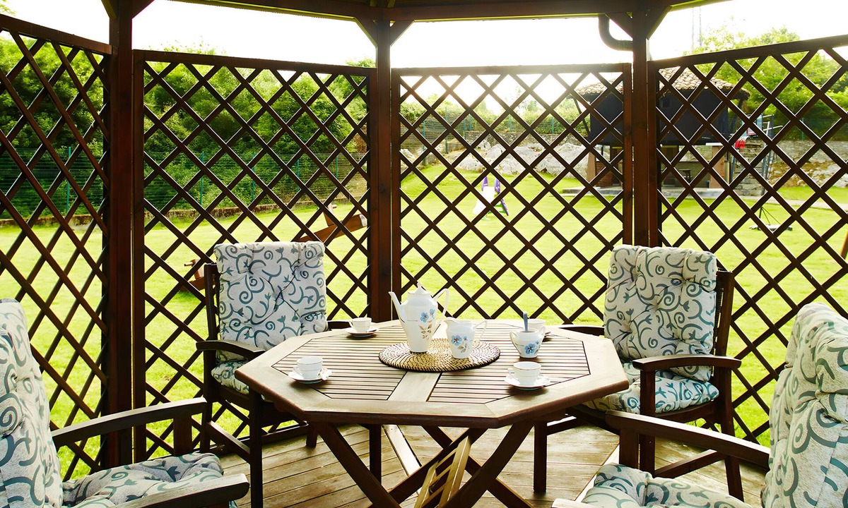Llamigo Apartment | La Rotella de Xuan: Apartment 'Azul' with Mountain View, Private Terrace and Shared Garden