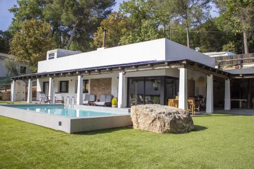 Seva Villa | LAMAGADA - Casa en Montseny con Piscina Salada