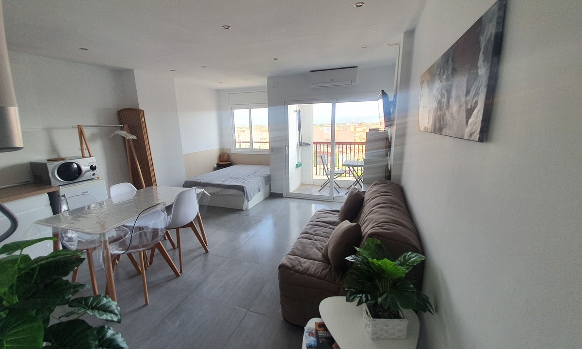 Empuriabrava Apartment | Large air-conditioned beachfront studio up to 4 people close to shops