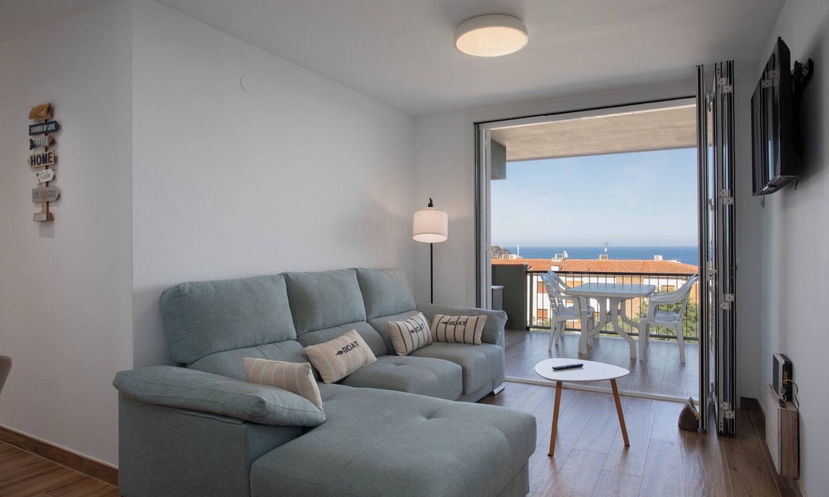 Calella de Palafrugell Apartment | Large apartment with sea views, pool and parking