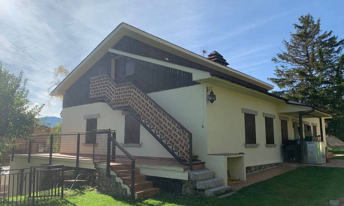 Rascafria Ski Chalet | Large family country house in Rascafría,1 h from Madrid, 12 to 24 people