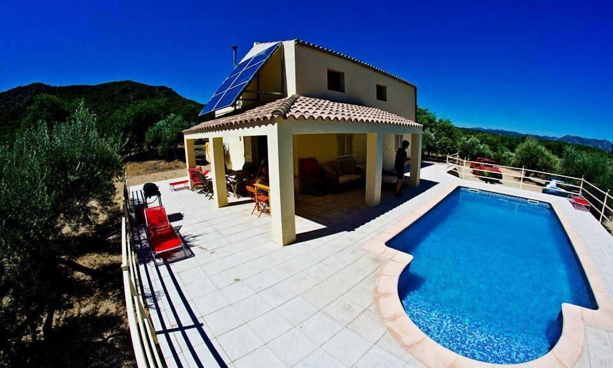Costa Dorada House | Las Bordes, mansion in a unique location with its own olive grove and forest