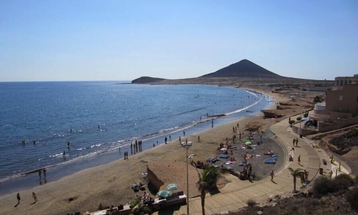 Arenas del Mar House | Las Dunas 2 by RENTMEDANO pretty house with pool, wifi, parking, 2 bedrooms