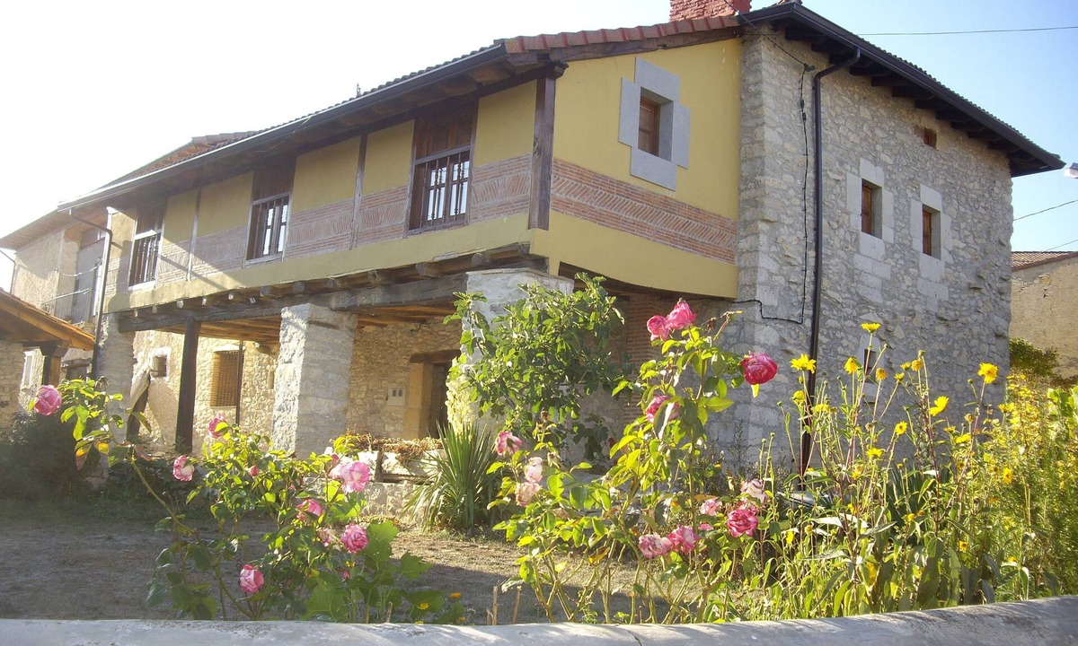 Junta de Traslaloma House | Los Soportales Hill House