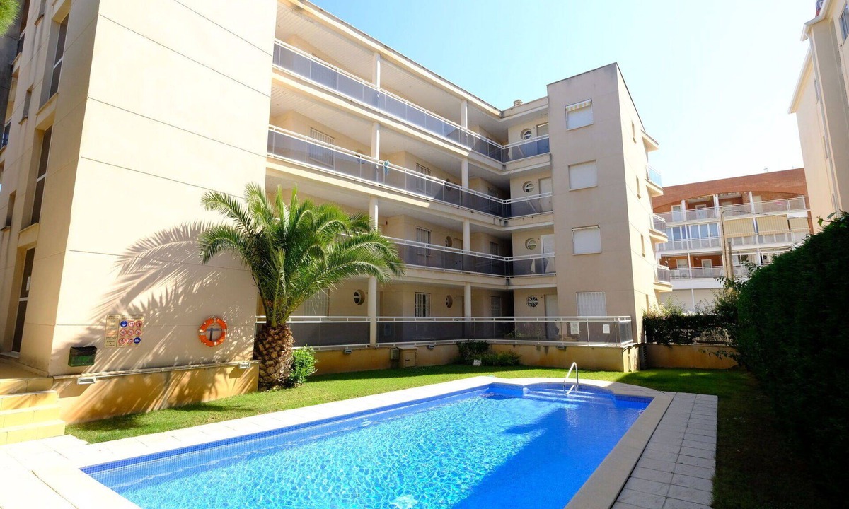 L'Hospitalet de l'Infant Apartment | Lovely apartment for 5 people with pool, A/C, TV, balcony and pets allowed