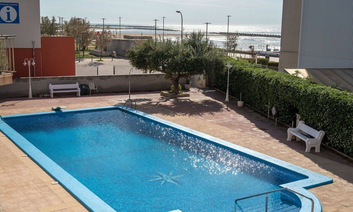Cunit Apartment | Lovely apartment for 4 guests with A/C, WIFI, pool, TV and balcony