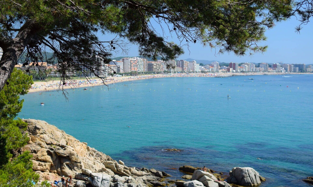 Sant Antoni de Calonge Apartment | Lovely apartment for 6 people with pool, WIFI, A/C, TV, terrace and parking