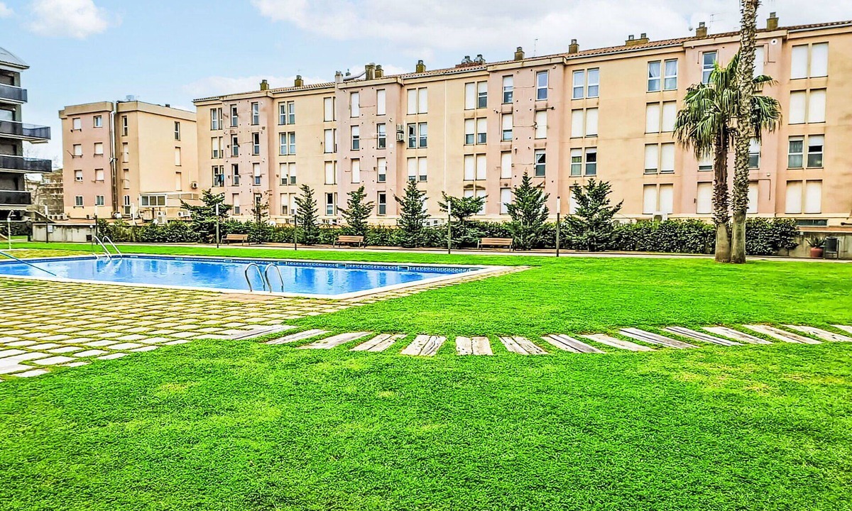 Sant Antoni de Calonge Apartment | Lovely apartment for 6 people with WIFI, pool, TV and terrace
