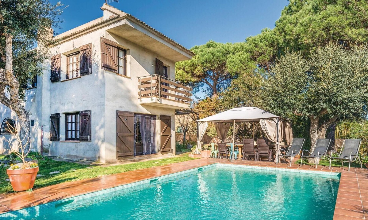 La Goba House | Lovely home in Vidreres with WiFi