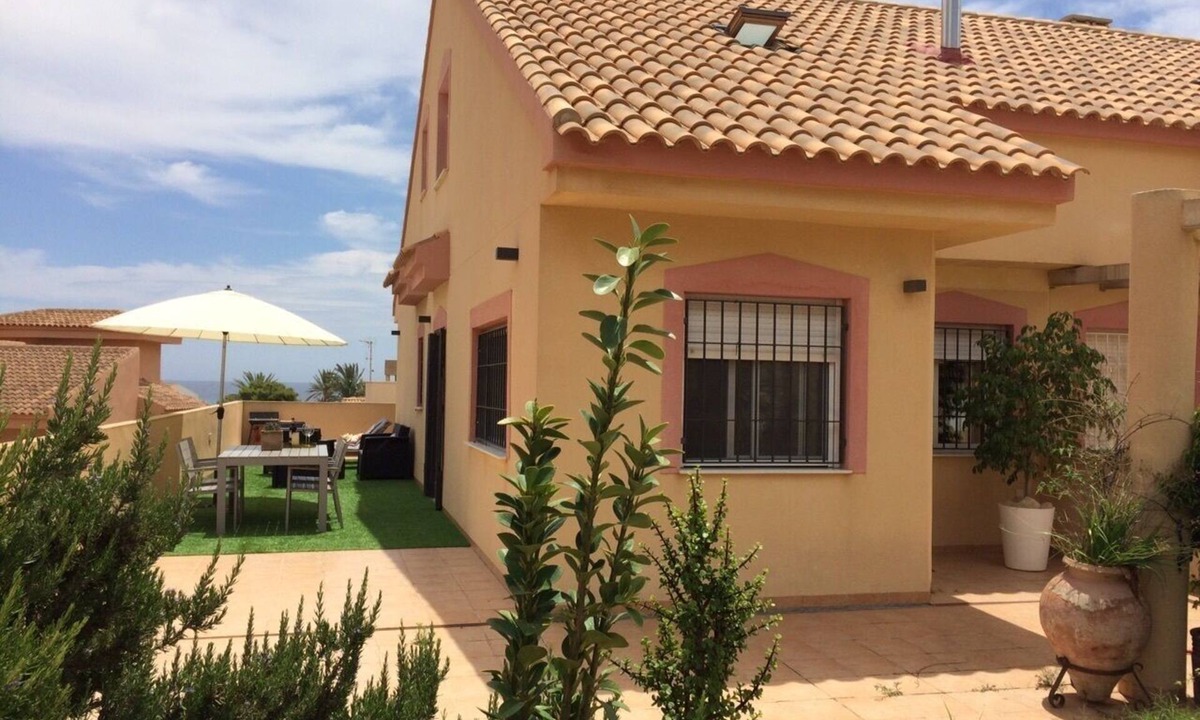 Los Puertos House | Lovely house in the town center of ISLA PLANA