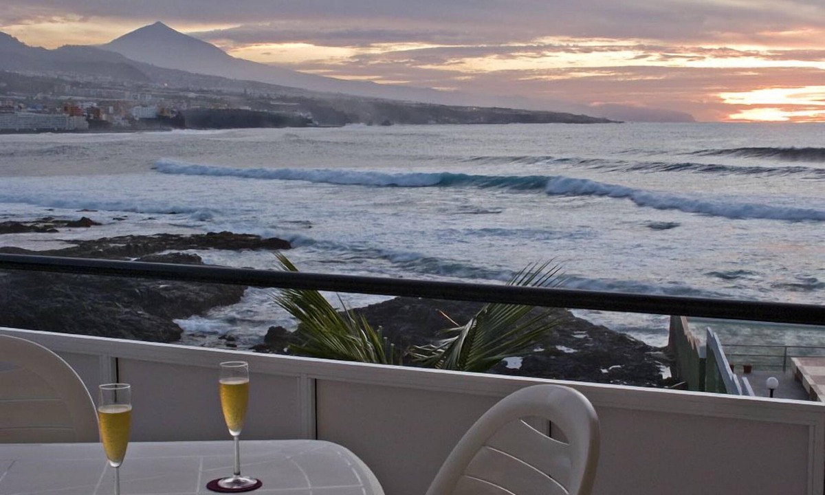 Punta del Hidalgo Apartment | LOVELY STUDIO WITH POOL AND TERRACE WITH SEA VIEW
