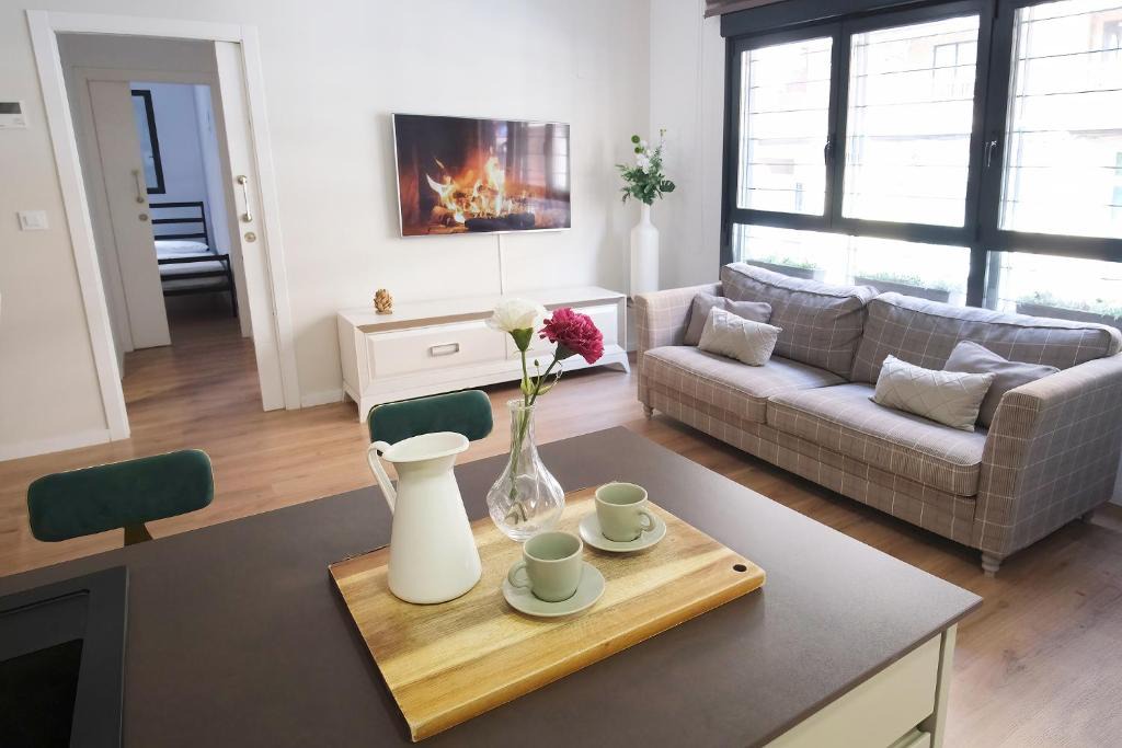 Nou Moles Apartment | Lujoso Hogar cerca del Casco Antiguo de la ciudad