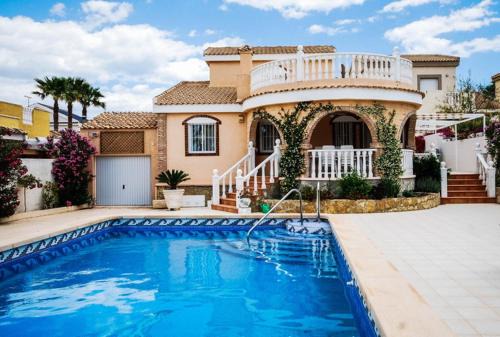 Puerto Marino Villa | Luminosa villa con piscina privada R26 by Novadesta