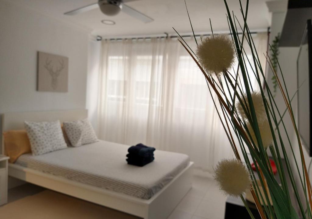 Torremolinos City Centre Apartment | Luminoso y moderno Estudio Plaza Andalucía