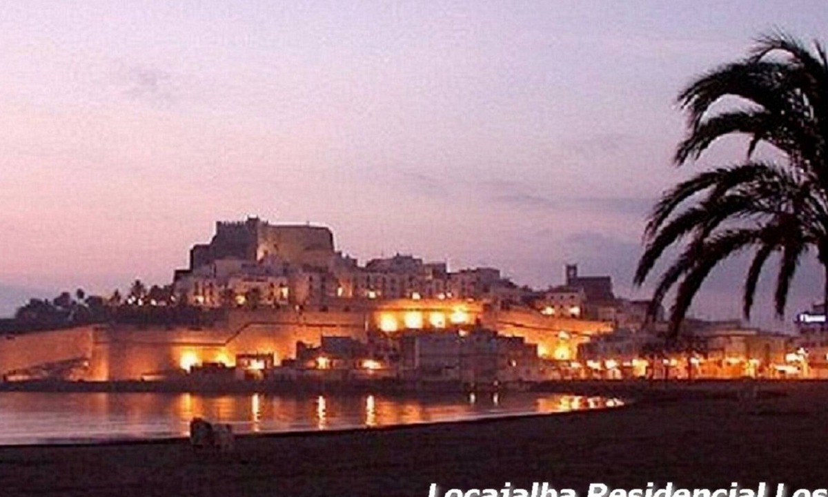Peniscola Apartment | Luxury apartment, close to air-conditioned beach, WIFI, French channels
