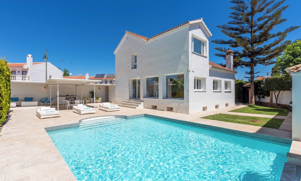 Churriana Villa | Luxury Villa "Ohana 2" with Pool, Wi-Fi, Terrace & Garden