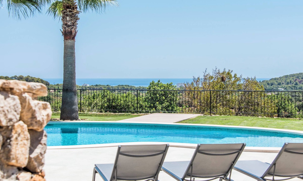 Capdepera Ski Chalet | Luxury Villa Overlooking Sea