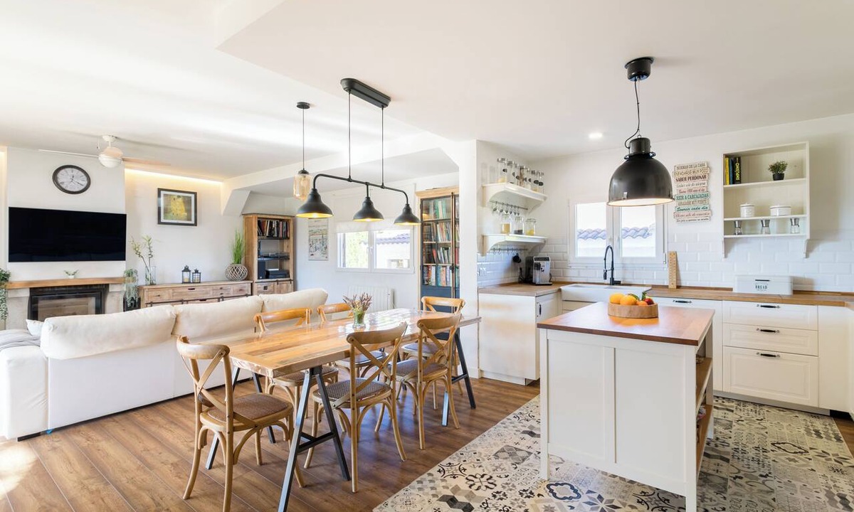Coveta Fuma Ski Chalet | Luxury Villa with Pool and Tennis Court, a 10-minute walk from the beach