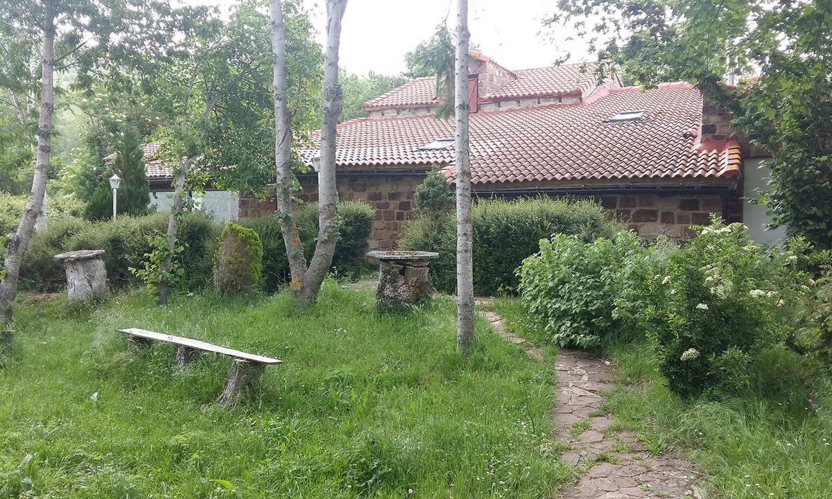 Valberzoso Cottage | Mandala Garden - Rural House "Los Otoños" - Montaña Palentina