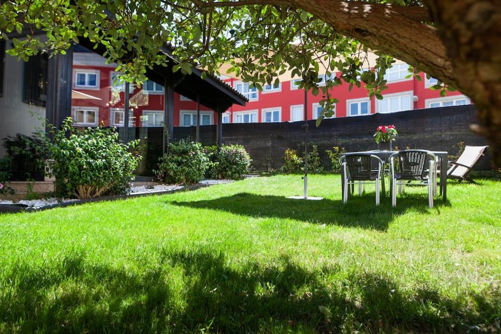 Mino House | Maravillosa vivienda con jardín y barbacoa.