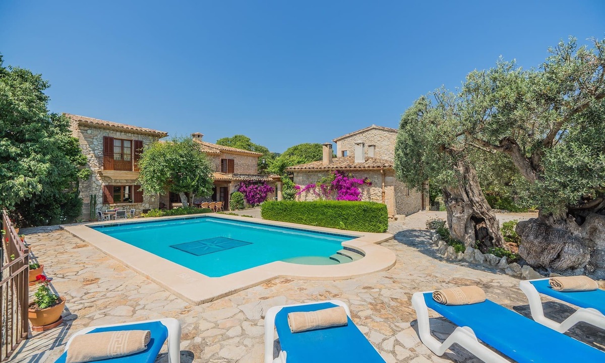 Pollensa House | Mastaguera Mallorcan style villa with pool and spectacular views
