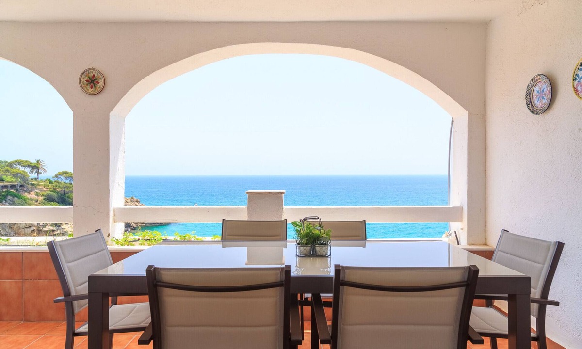 Cap de Salou Ski Chalet | Mediterranean Beach House · AirCon · Pool · UHC CASAS BLANCAS 014