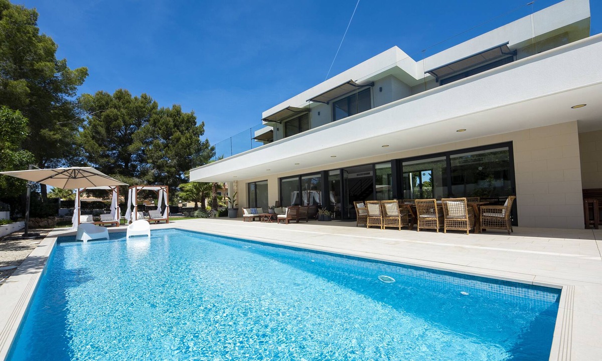 Santa Ponsa Villa | MODERN 6 SUITES-VILLA CLOSE TO THE BEACH. BIG POOL&GARDEN AND PLAY AREA