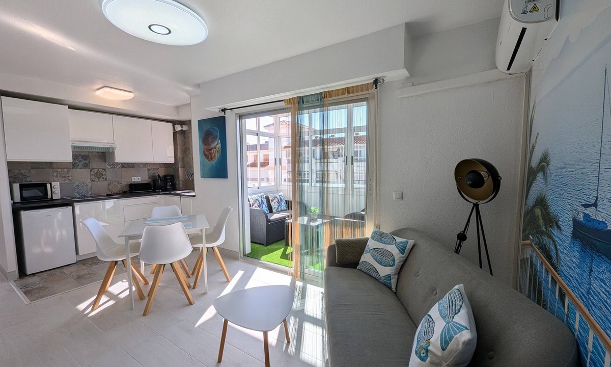 La Mata Apartment | Modern Apartment 450m from the Beach with Shared Pool, Wi-Fi & Air Conditioning