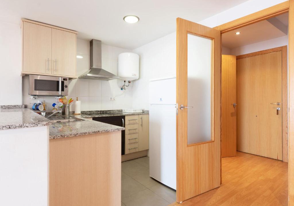 Gudar Apartment | Modern Apartment in Gudar with Church Nearby