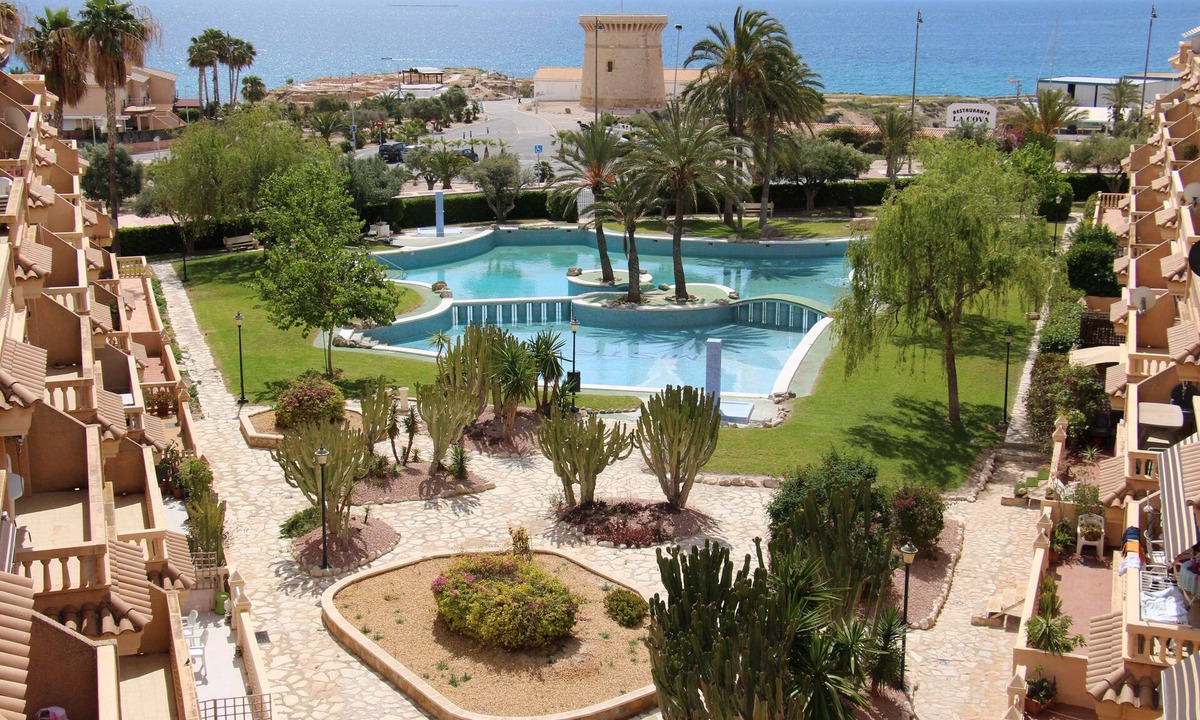 Coveta Fuma Apartment | Modern apartment with great pool, next to harbour, boulevard and beach