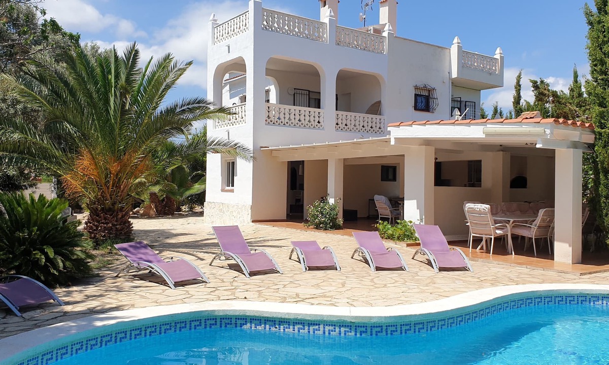 Les Tres Cales Villa | ⭐ Near the beach, 9 BR, sleeps 19♨️Jacuzzi ❄️Full A/C🍖BBQ⚡Internet 1000Mbps🏓PP