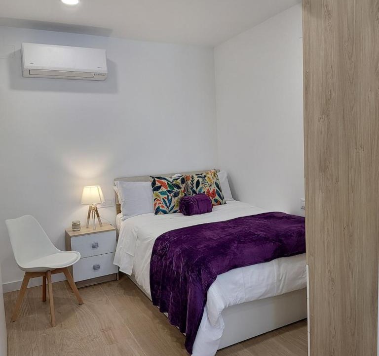 Nou Moles Apartment | New central flat with AC and Wifi