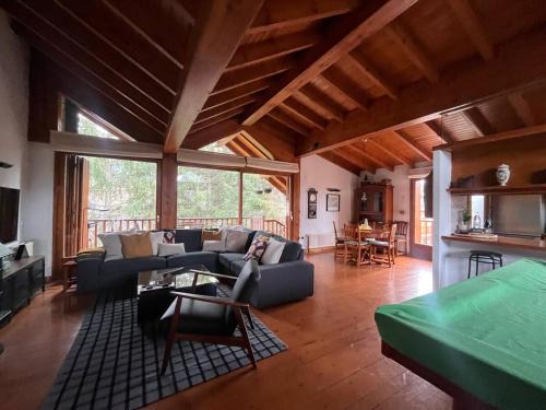 Urus Ski Chalet | New listing! House with pool and garden, Urús