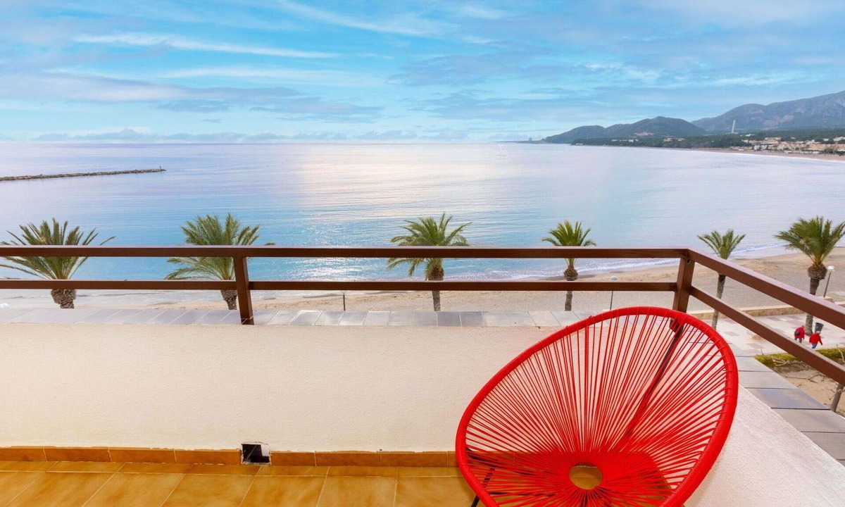 L'Hospitalet de l'Infant Apartment | Nice apartment for 6 people with WIFI, A/C, TV and terrace