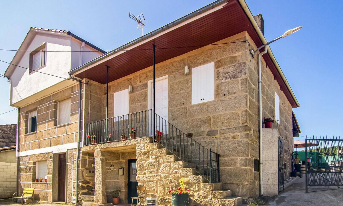 A Peroxa House | Nice home in A Peroxa with house a panoramic view