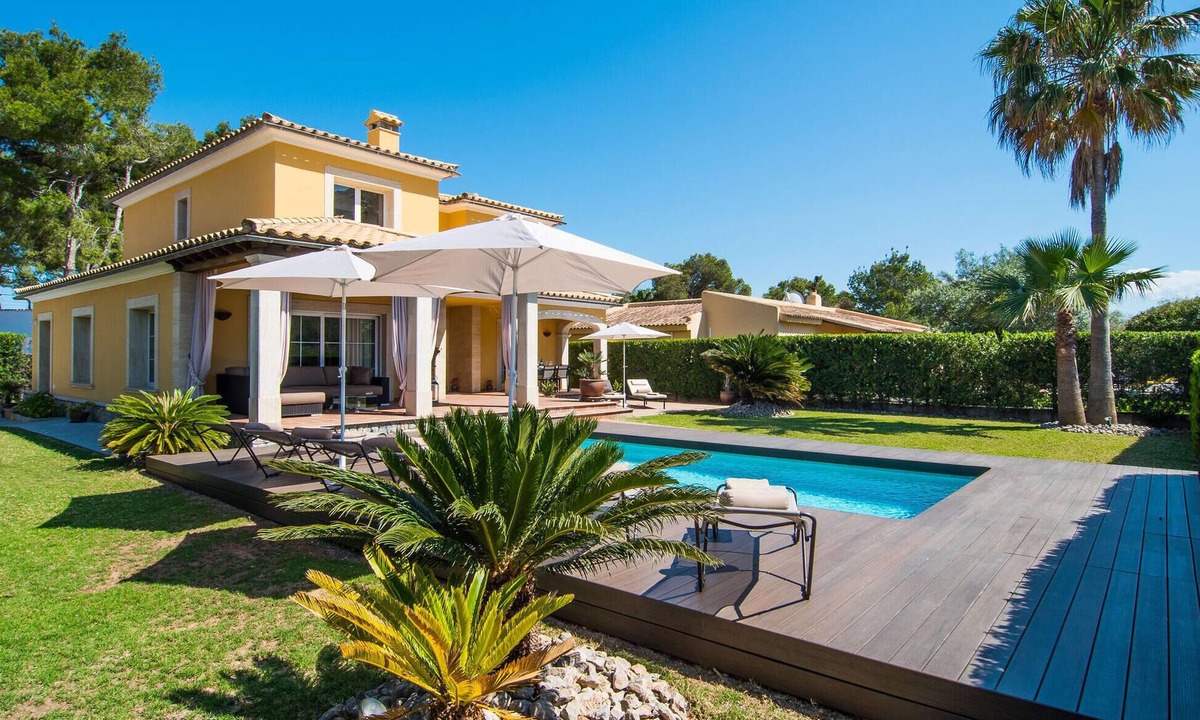 Alcudia House | Nice home in Alcudia with private swimming pool, can be inside or outside