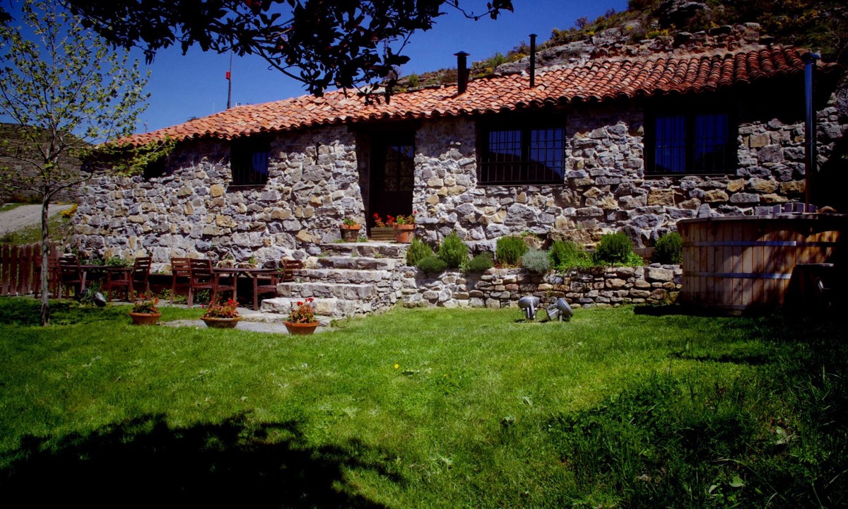 Munilla Cottage | Old house in the mountain made of stone, rock and wood. Private garden and barbecue