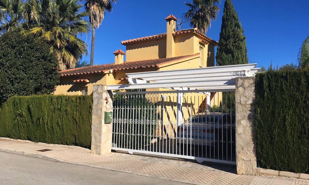 Molinell Villa | Oliva Nova Golf pool, private garden, ADSL-Wifi, TV SAT and offerts 2013