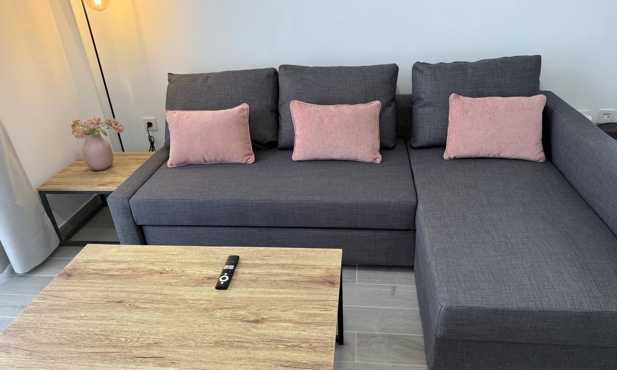 Bailen-Miraflores Apartment | ONE BEDROOM FLAT .