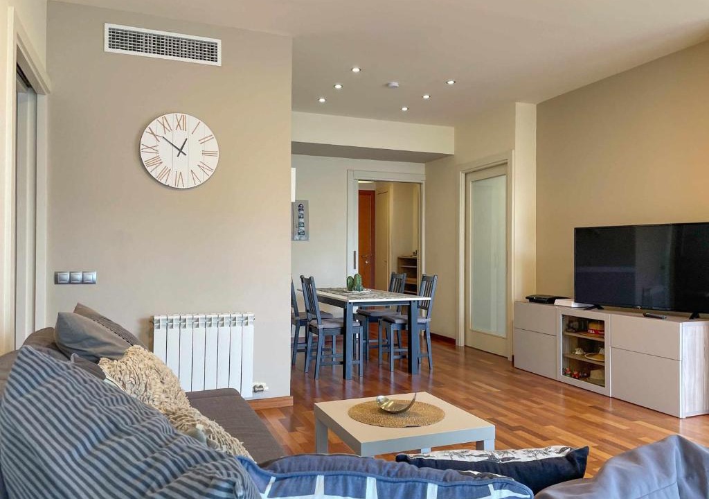 Vilanova I la Geltru Apartment | Parking Terraza Soleada Netflix Equipado Hostem