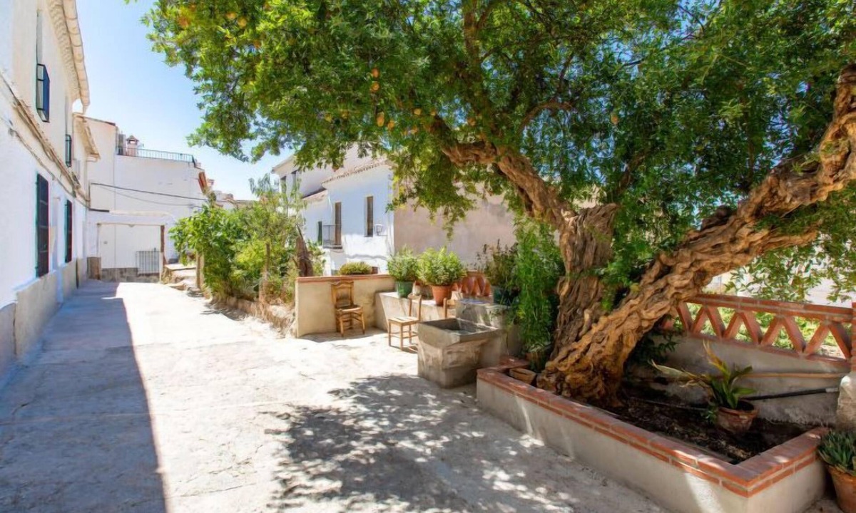Niguelas House | Patio de las Granadas by Interhome