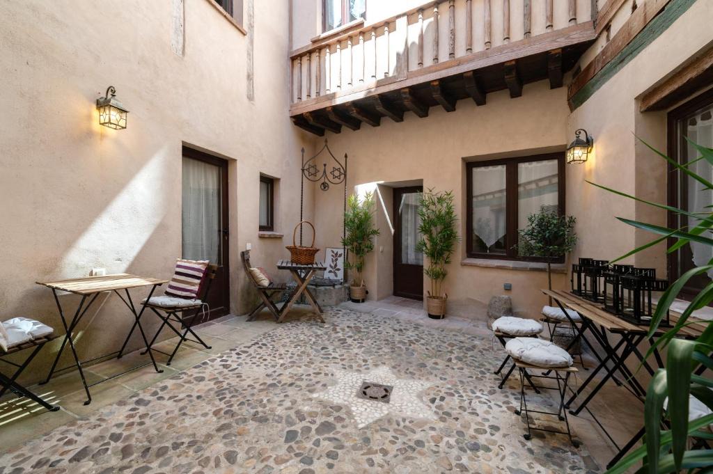 Toledo City Center Apartment | Patio in the Heart of Toledo , Pets , Family