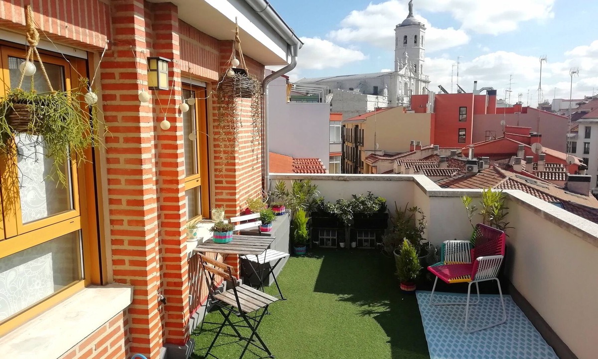 Valladolid City Centre Apartment | Penthouse center with large terrace, renovated and sunny. Wifi - License